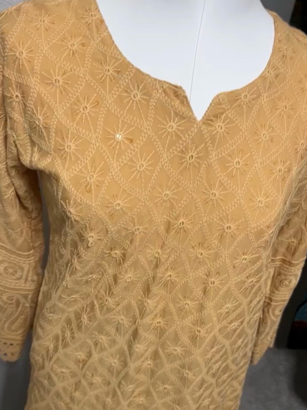 Kurta kameez beige color chicken kari thread sequins embroidery Size S